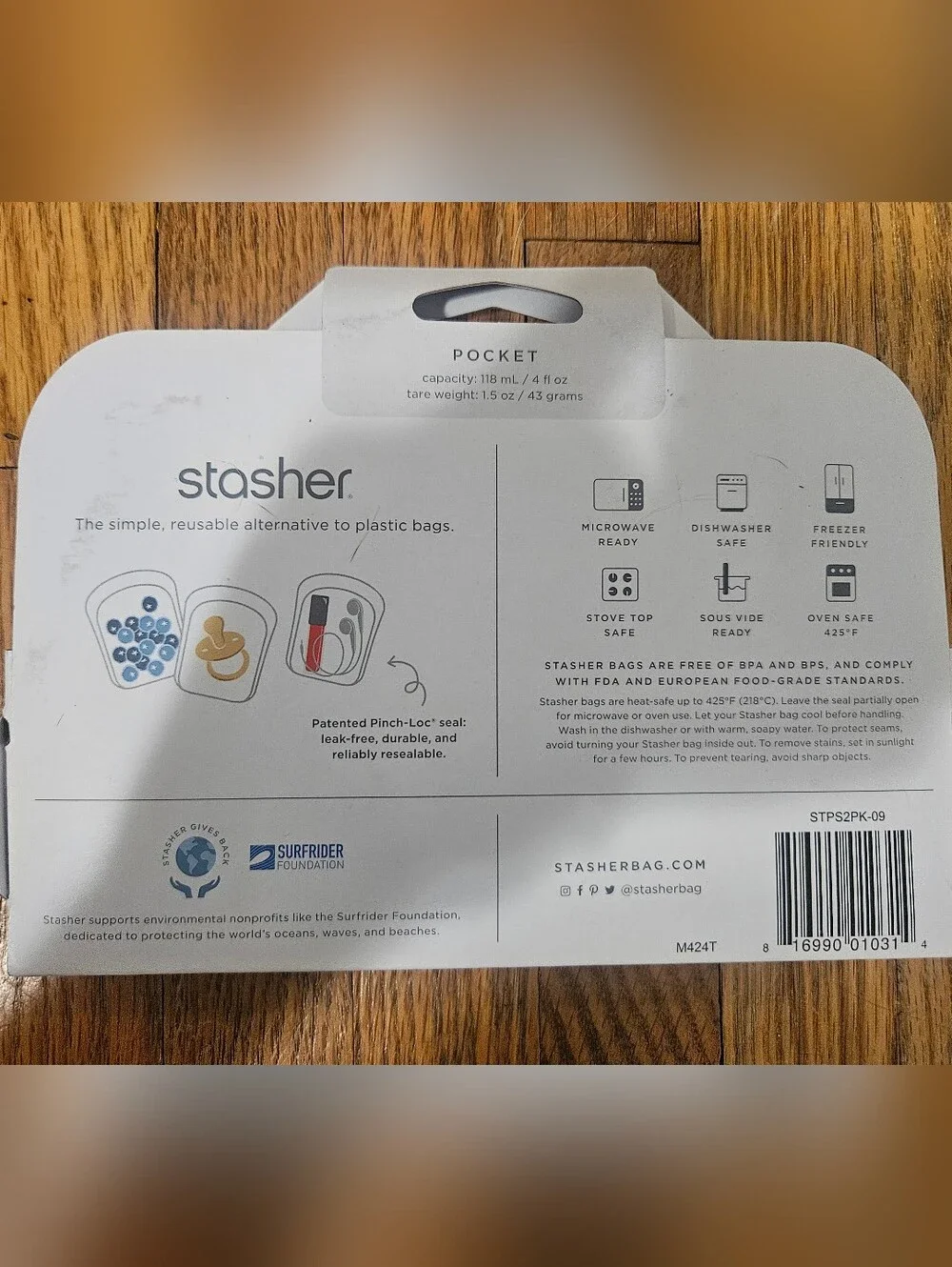 NWT Stasher Set of 2 Reusable Silicone Pouches in Light Blue & Clear
